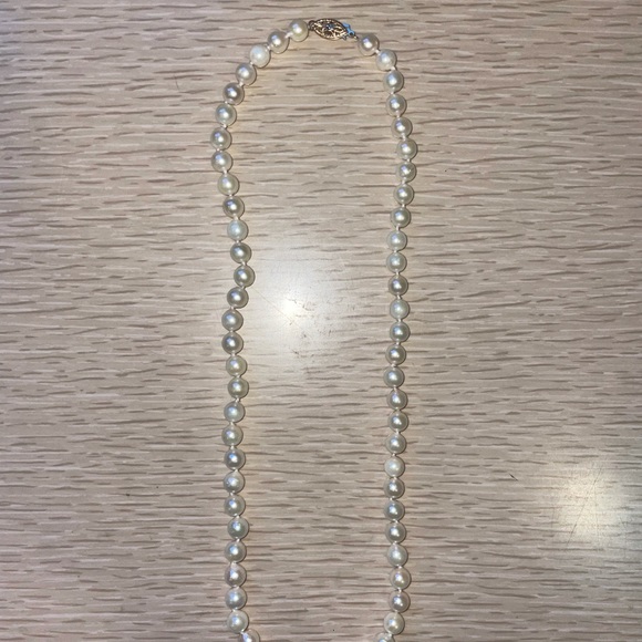 Assorted Luxury Necklaces - Picture 4 of 11